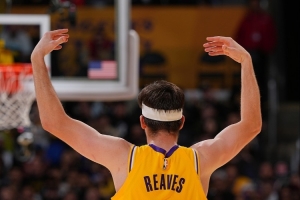 里夫斯砍下生涯第2个40+ 上赛季对阵步行者狂砍45分