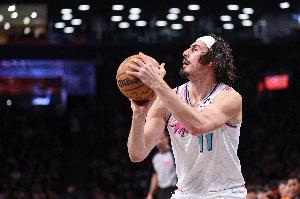 正负值高达恐怖的+43！哈克斯14中9&罚球8中8砍28分4板4助