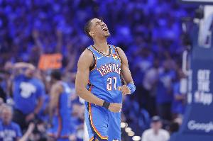 攻防俱佳！阿隆-维金斯4记三分拿下18分6板6助1断3帽