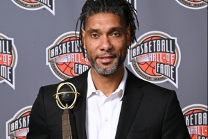 美记：邓肯纪录片《圣克鲁伊走出的少年》本周在奥斯汀电影节上映