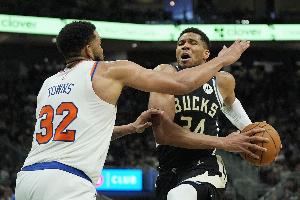 Shams：尼&鹿都知道字母想去纽约 双方曾谈判+报价但还是没成