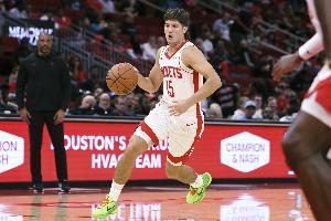 效率低下！谢泼德半场4投1中 得到3分4篮板2助攻&正负值+6