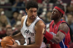 阿里扎：还是喜欢以前NBA那种激烈对抗的风格 现在确实没那么好看